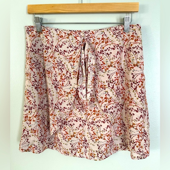 SAGE THE LABEL Faux Wrap Floral Mini Skirt size Medium. New without tag - Picture 1 of 7